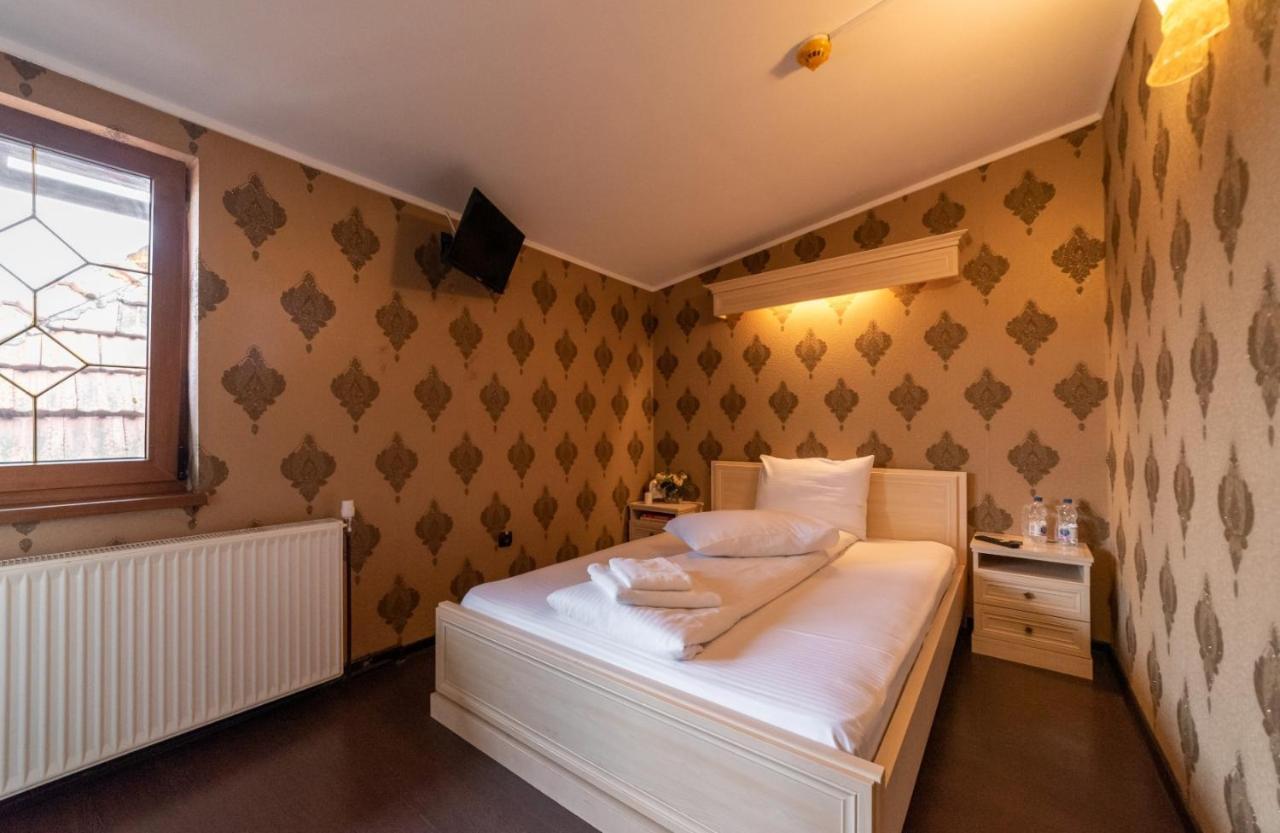Escala Rooms Ghimbav エクステリア 写真