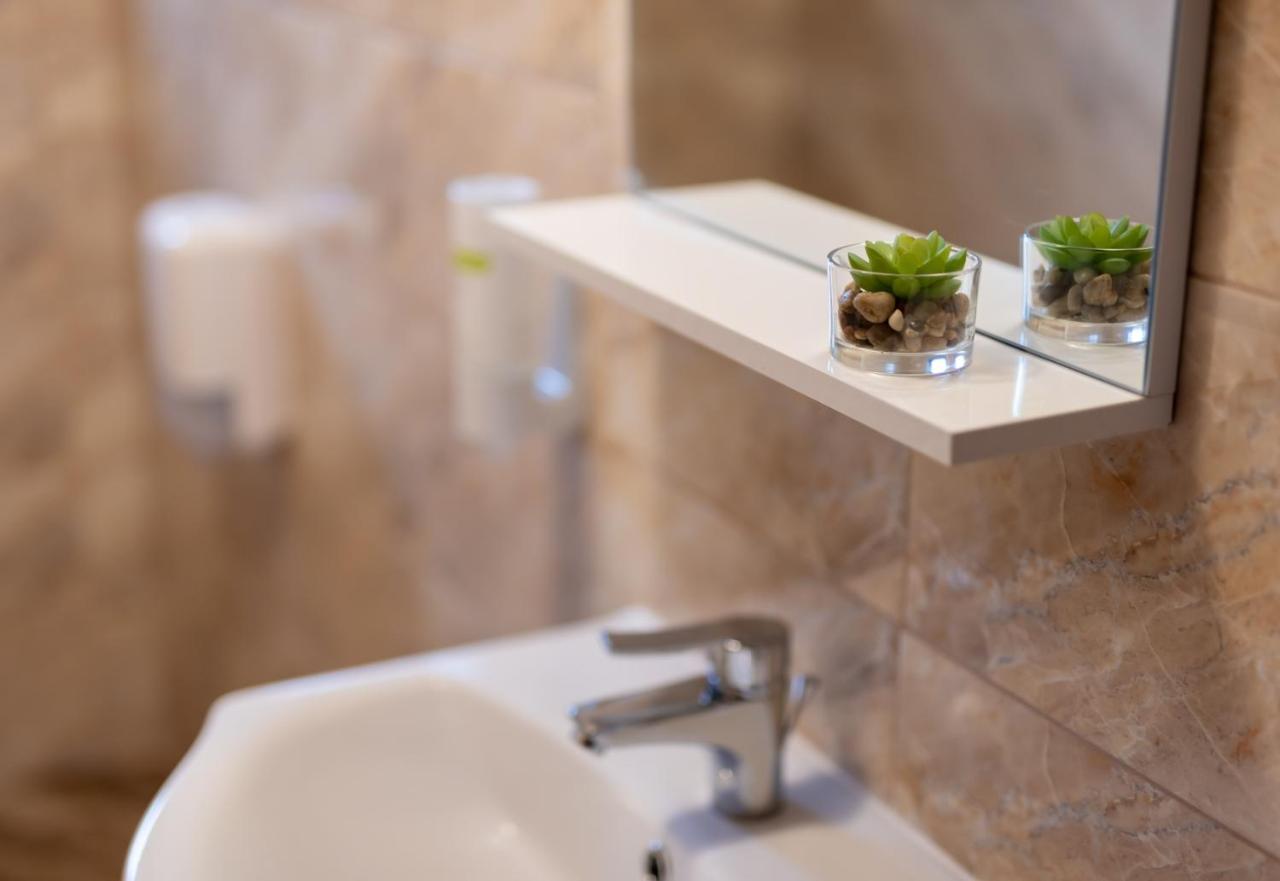 Escala Rooms Ghimbav エクステリア 写真
